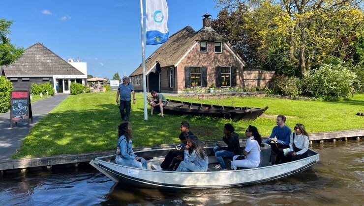 Dutch Treasures Tour of Giethoorn