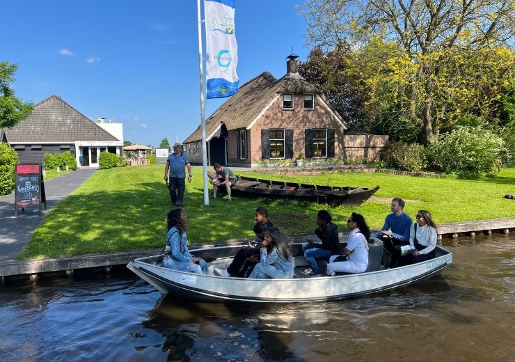 Dutch Treasures Tour of Giethoorn