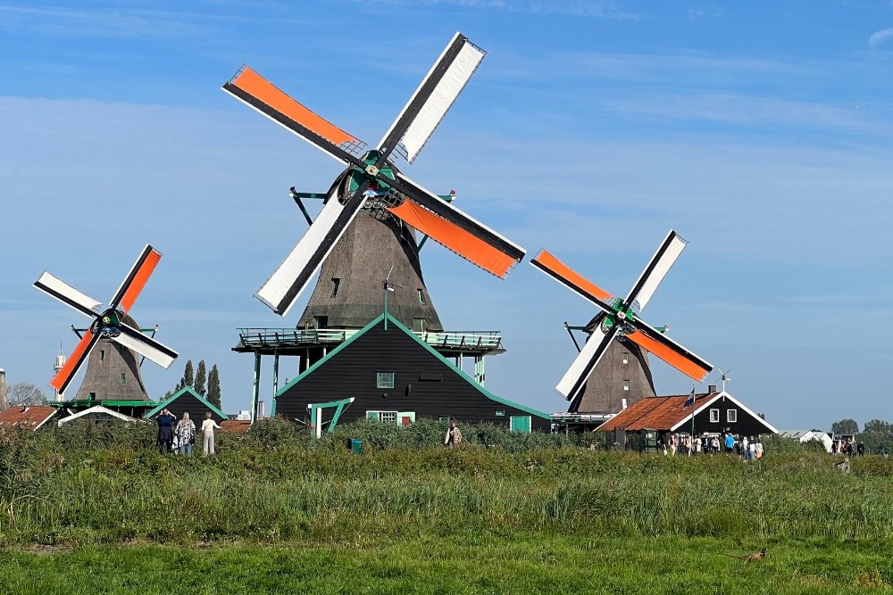 Amsterdam: Giethoorn and Zaanse Schans with Canal Cruise