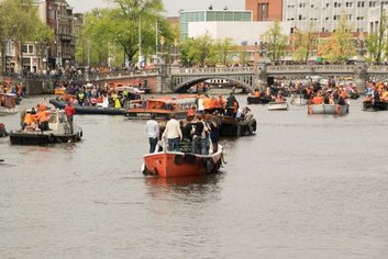 Amsterdamcanal cruise by Amsterdam Summer Travel Guide