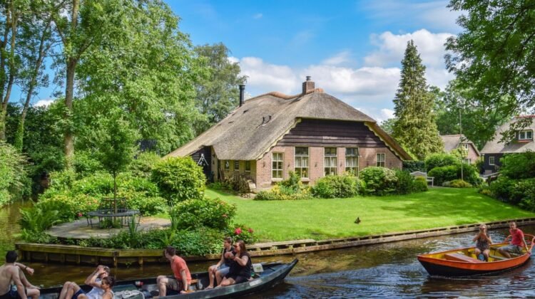 Is Giethoorn Worth Visiting? An Honest Take