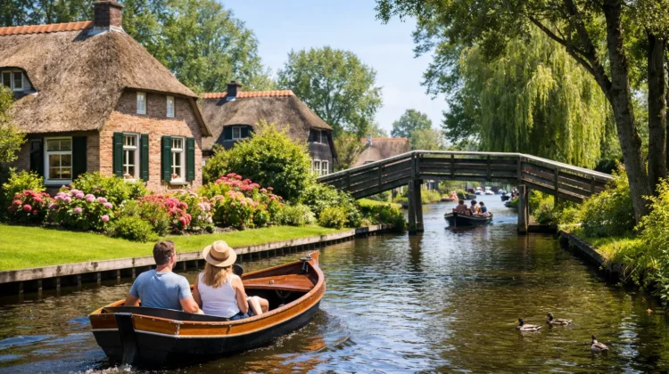 Giethoorn Canal Village Guide for Day Trippers