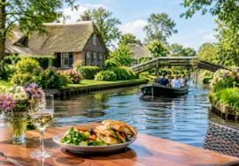 Giethoorn Canal Lunch Tour for a Perfect Day Trip